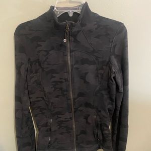 Lululemon size 4 zip up